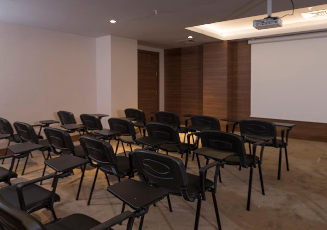 Ramada Plaza By Wyndham Rize Ξενοδοχείο Εξωτερικό φωτογραφία A typical classroom